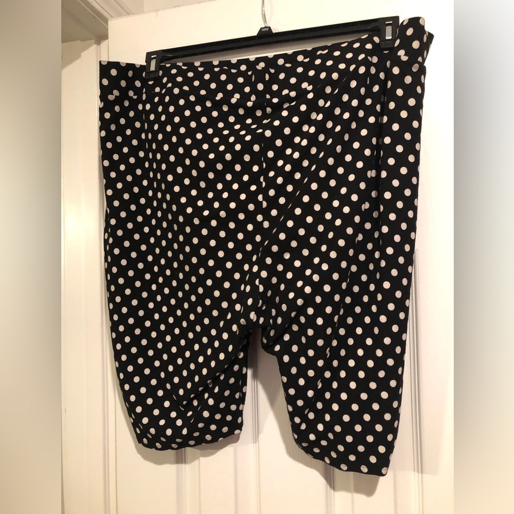 MAKE OFFER! Super Cute! Torrid Black and White Polka Dot Pull On Shorts